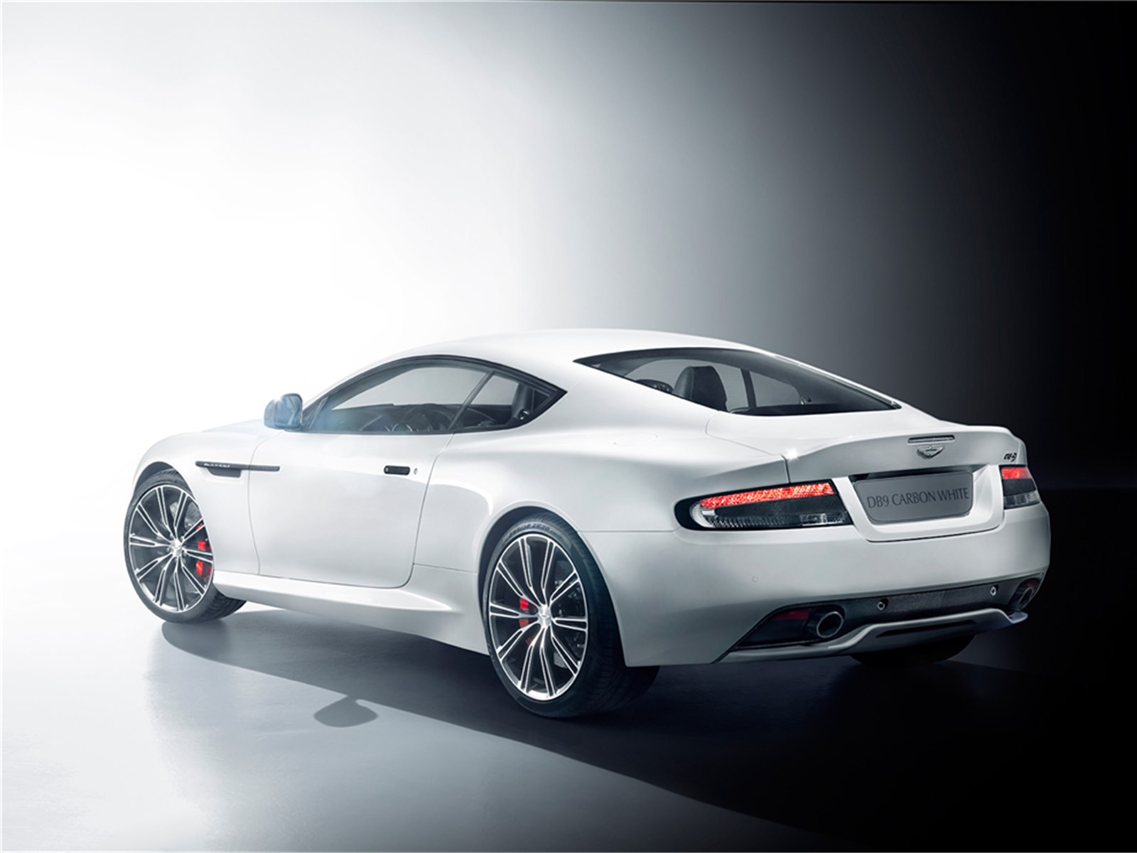 Aston Martin DB9 Carbon 2015